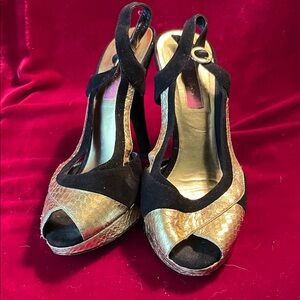 Betsey Johnson Black and Gold Peep Toe Heels w/slight Platform: MINT CONDITION!